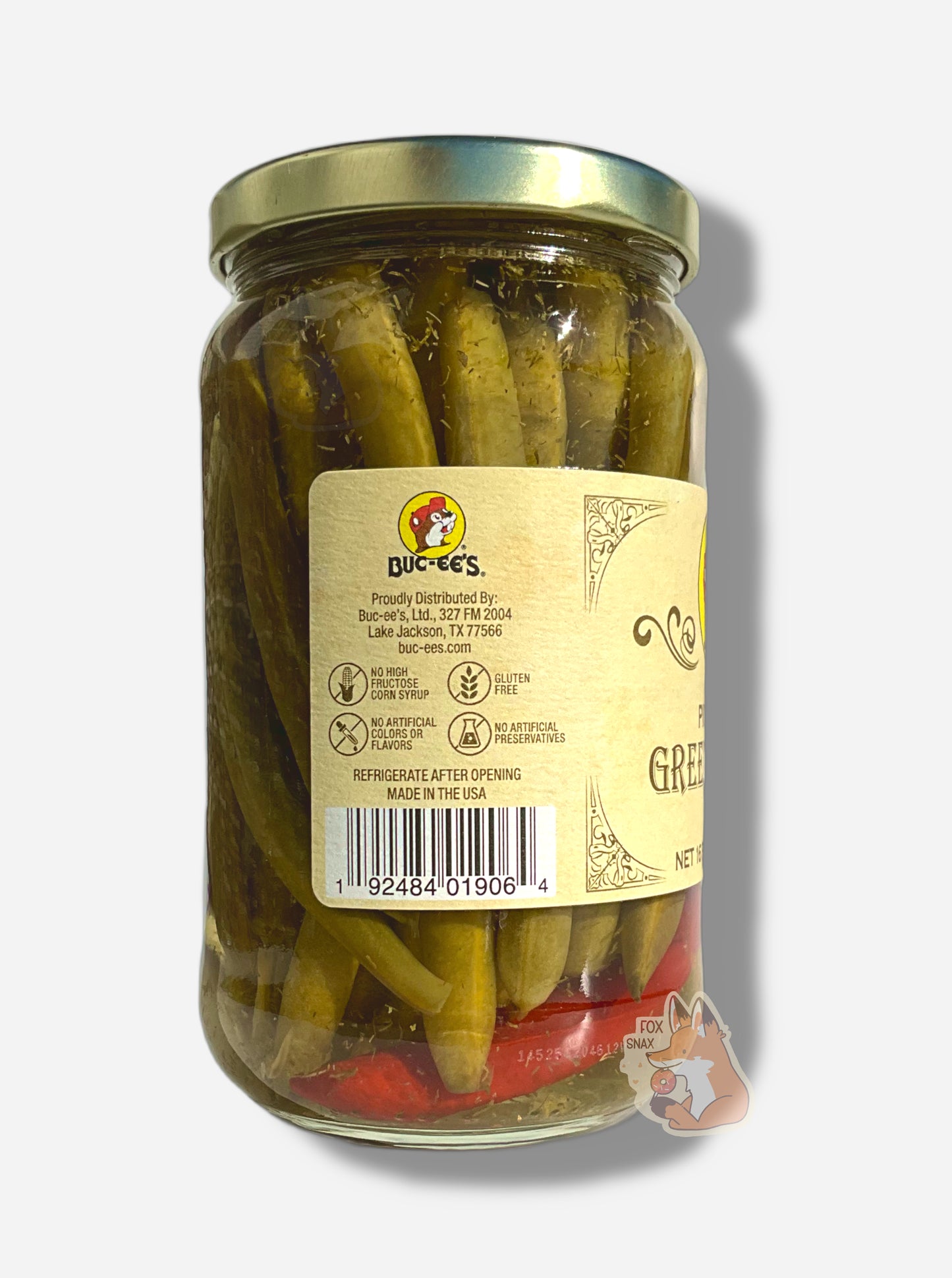 A picture of the left side of a glass jar of Buc-ee's Pickled Green Beans - the label is a "old-timey" sort of white/yellow with flared edges.  The middle reads No High Fructose Corn Syrup, No Artificial Colors Or Flavors, Gluten Free, No Artificial Preservatives.  In the jar, long green beans floating in clear brine with bits of floating dill can be seen.